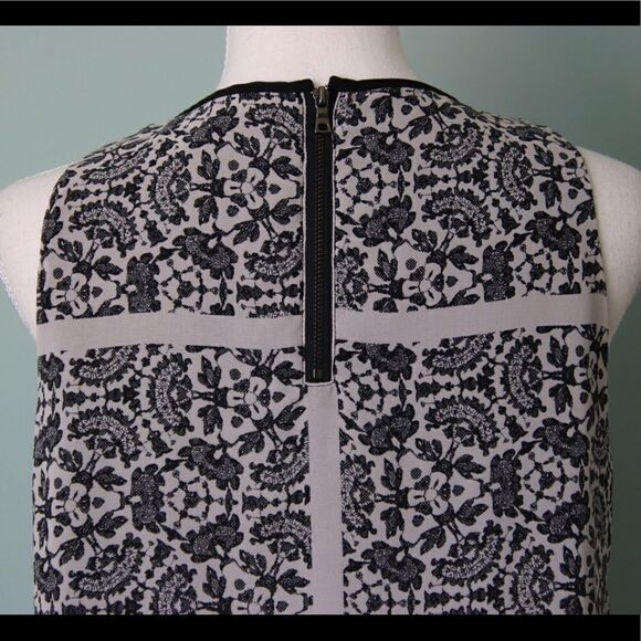 Adrianna Papell Sleeveless Lace Detailed Top Size Medium - Picture 6 of 8